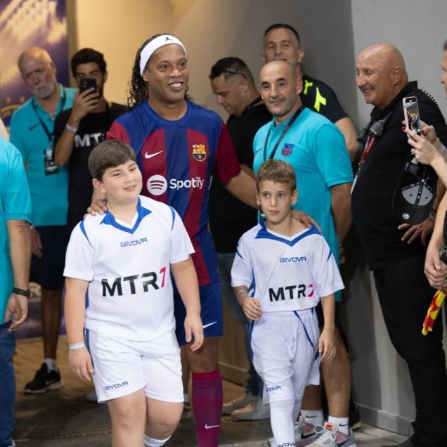 Ronaldinho brilló en Israel junto a las leyendas de FC Barcelona