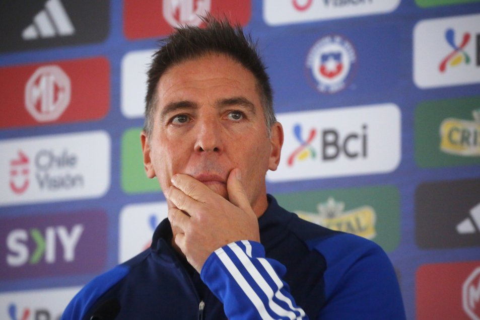 Eduardo Berizzo hizo la previa del duelo ante Uruguay y habló de Alexis, Bravo y Bielsa