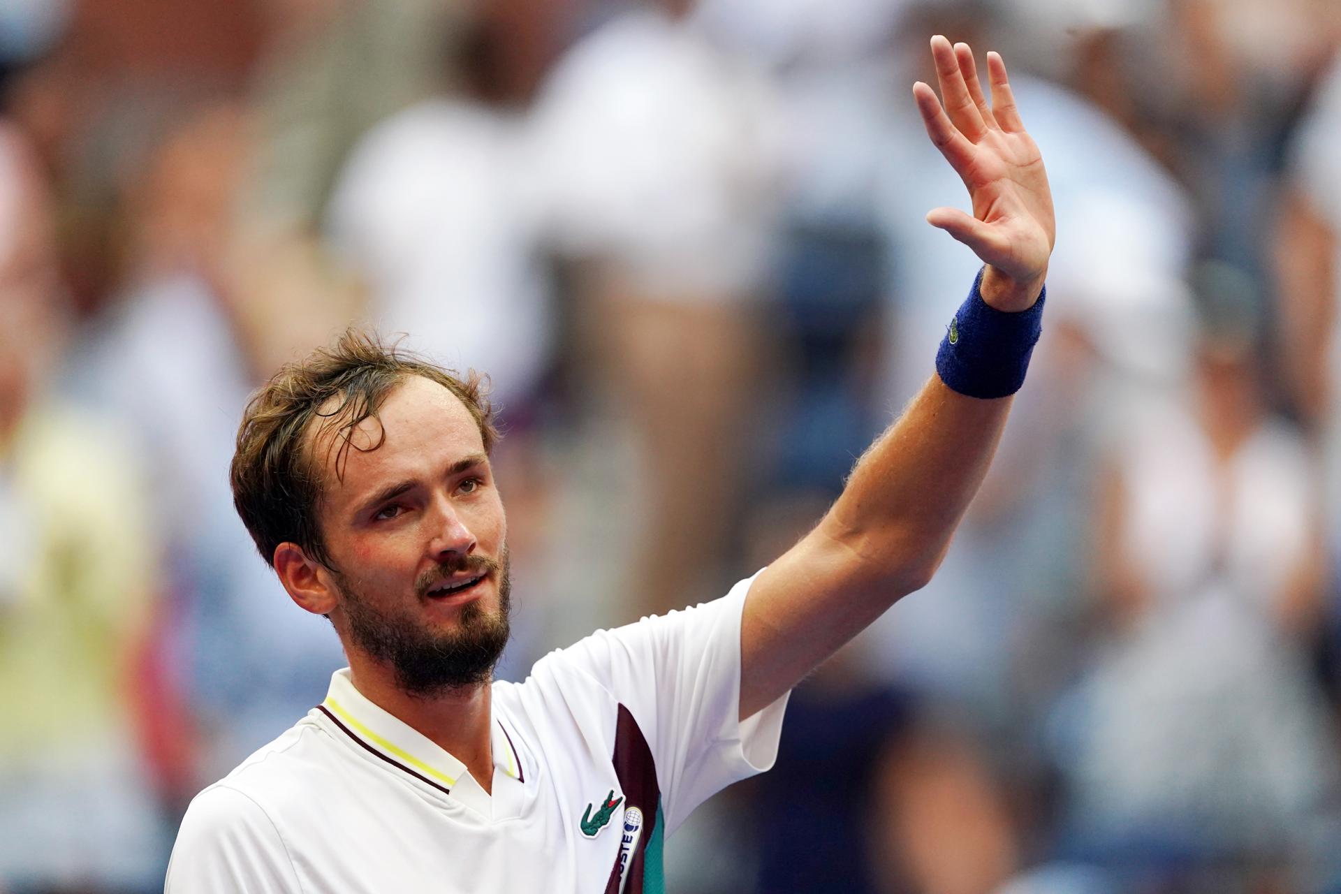 Medvedev doblegó a Rublev bajo un intenso calor y avanzó a semis del US Open