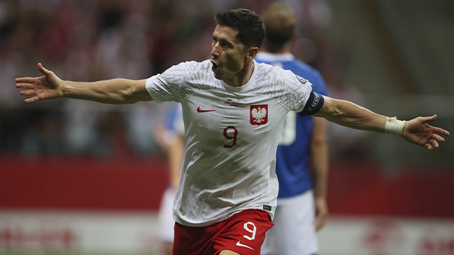 Robert Lewandowski brilló con doblete en la victoria de Polonia sobre Islas Feroe