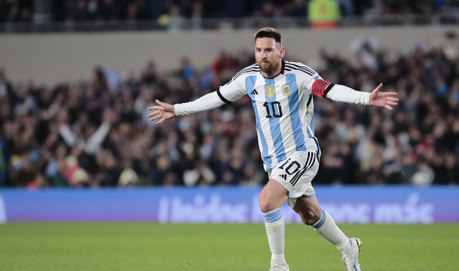 ¡Dejó parado a Galíndez! Messi anotó golazo de tiro libre ante Ecuador