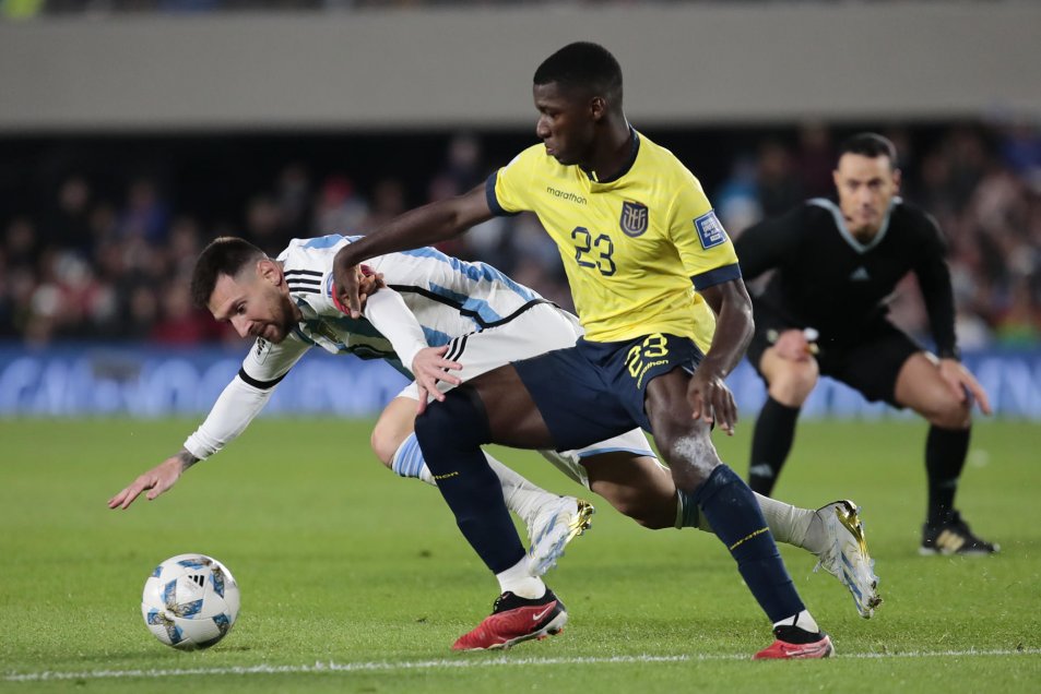 Argentina inició con un triunfo ante Ecuador la defensa del título de campeón del mundo