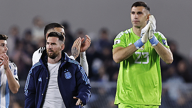 “Dibu” Martínez: A Messi le quiero pedir que no se vaya nunca, ojalá juegue el Mundial 2026