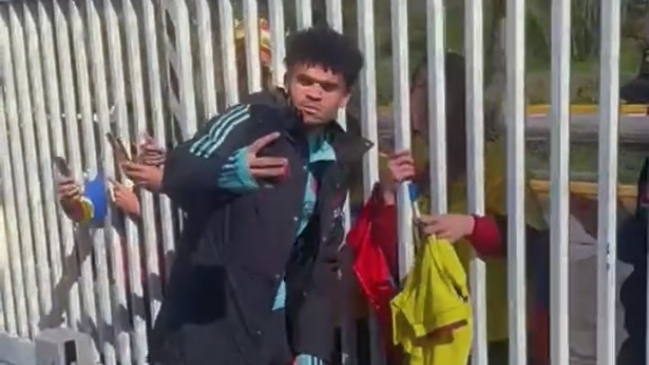 Jugadores de Colombia compartieron con hinchas en Quilín