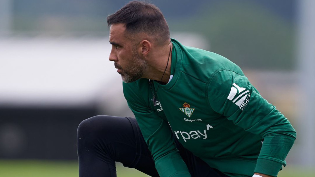 Bravo entrenó al margen y está en duda para la visita de Betis a Barcelona