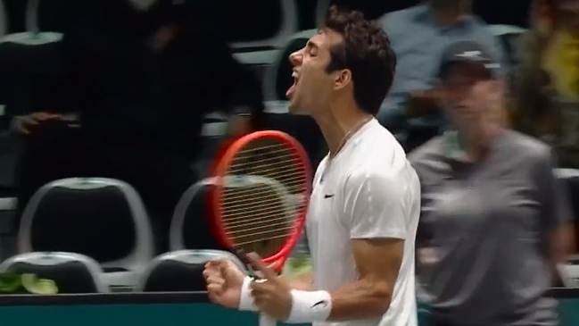 La efusiva celebración de Cristian Garin tras entregar el primer punto a Chile ante Suecia