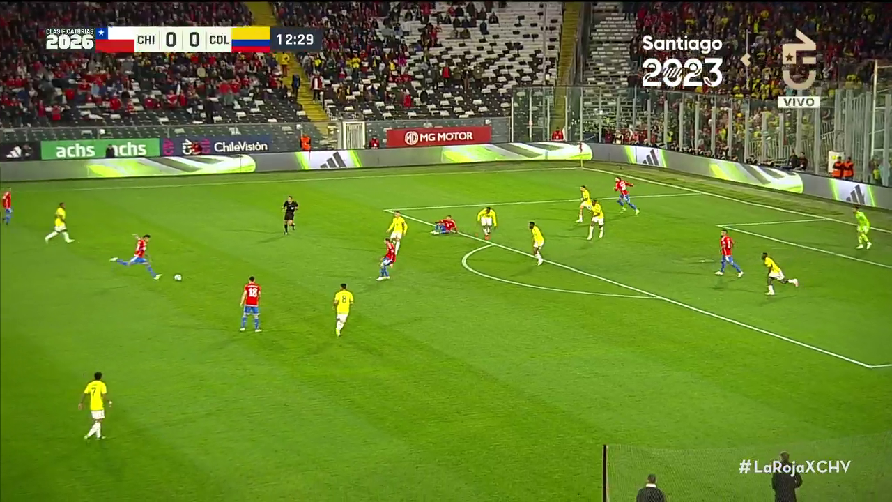 El tremendo remate de Erick Pulgar que hizo volar al arquero de Colombia