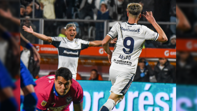 Gimnasia lo dio vuelta contra Vélez y logró su primera victoria en la Copa de la Liga