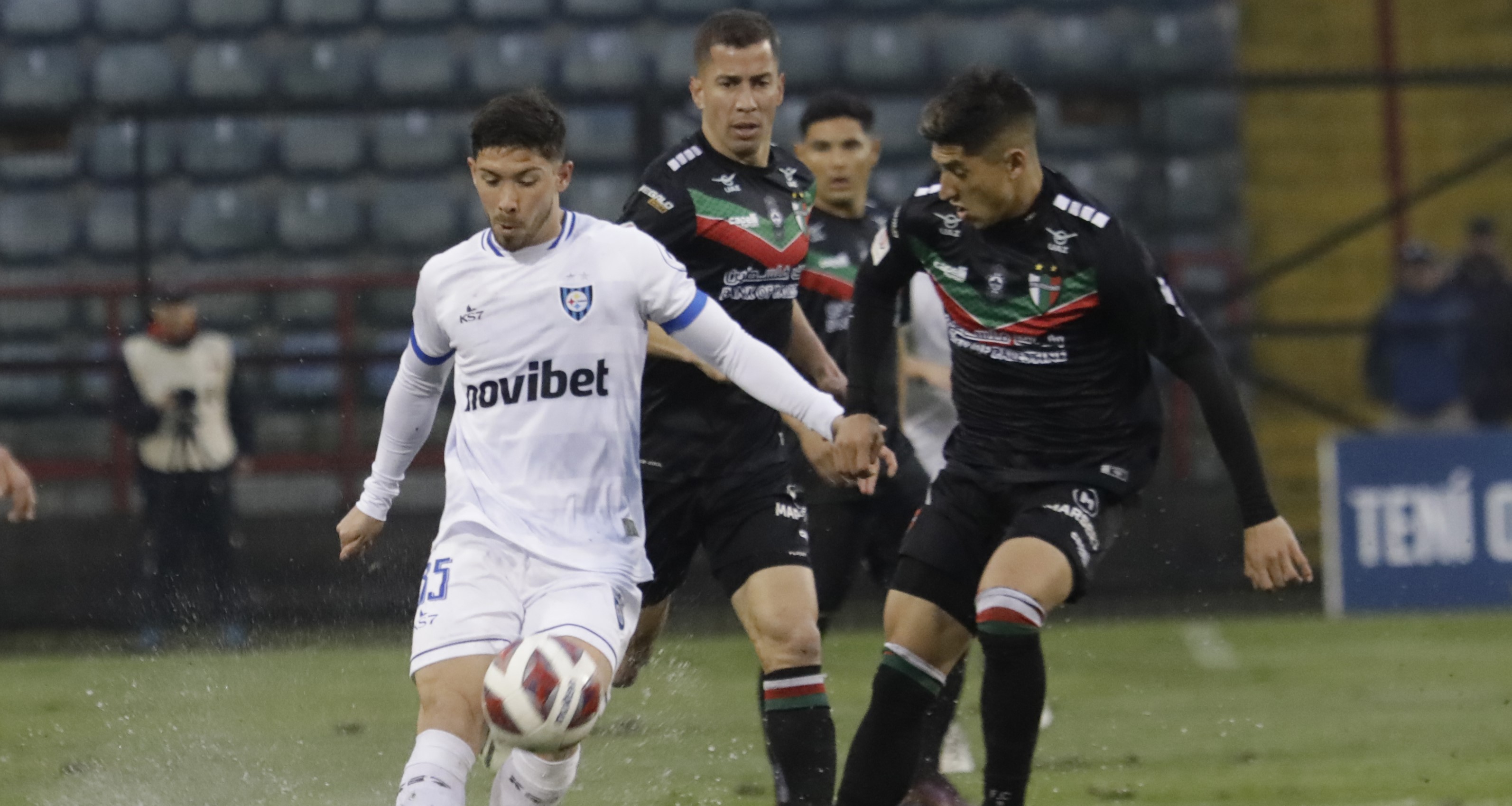 Palestino batalló con uno menos y amargó con agónica igualdad a Huachipato