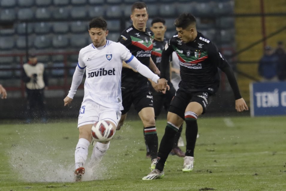Huachipato y Palestino repartieron puntos en medio de la lluvia y el barro en Talcahuano