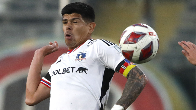 Esteban Pavez derribó al árbitro Juan Sepúlveda con fuerte embestida