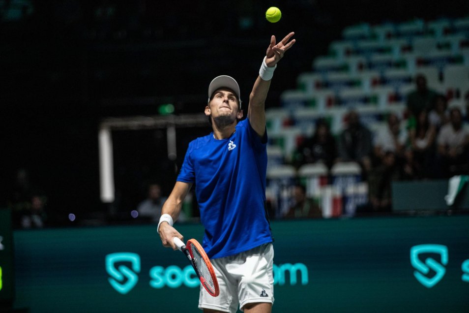 Garin dio pelea, pero sucumbió ante el impulso del local Arnaldi en la Copa Davis