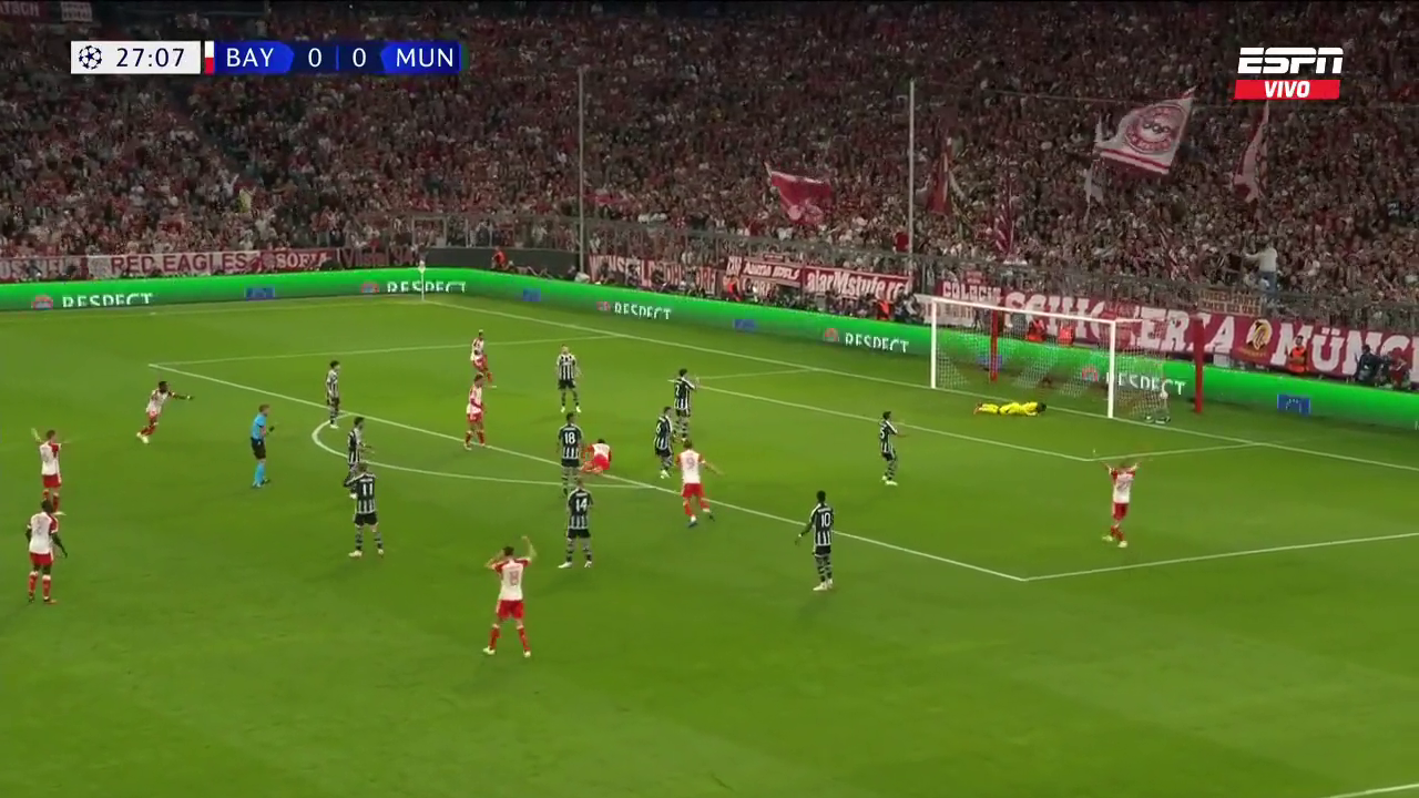 La floja reacción de Onana en el gol de Sané para Bayern Munich ante Manchester United