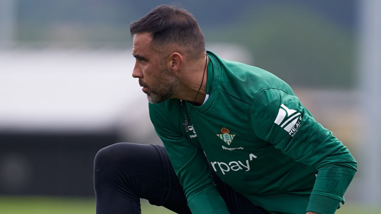 Pellegrini dejó en duda la titularidad de Bravo en Betis ante Rangers