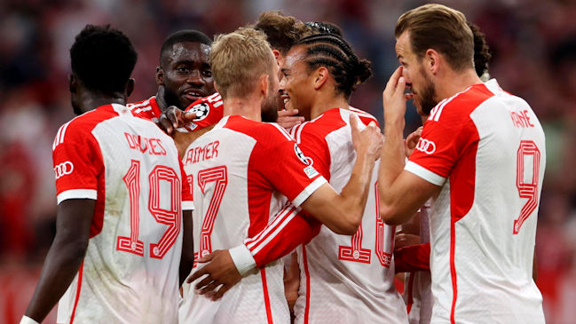 Bayern Munich se impuso a Manchester United en duelo con un frenético final lleno de goles