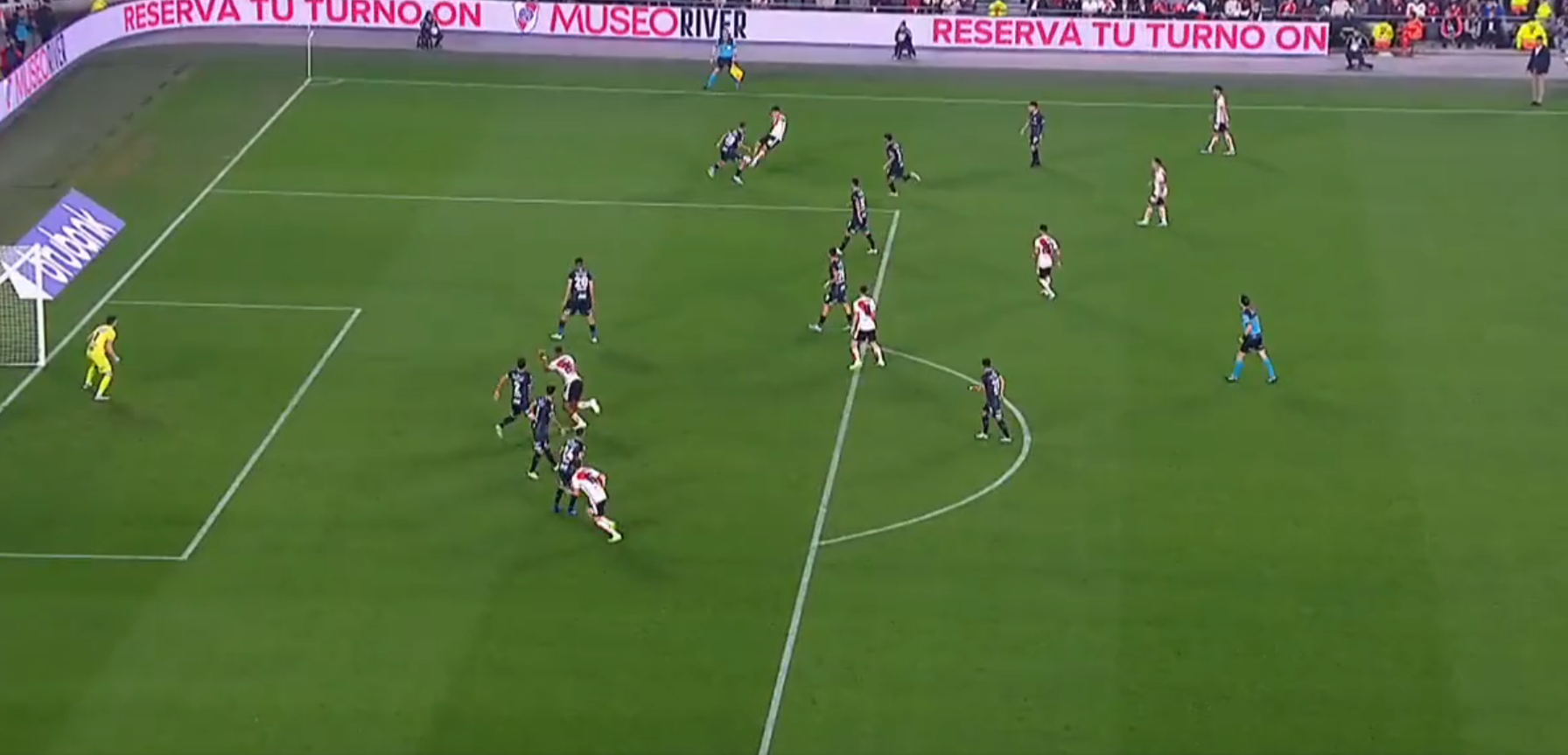 River Plate venció en el final a Atlético Tucumán con asistencia de Solari y gol de Rondón