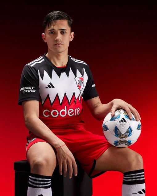 River Plate presentó nueva camiseta inspirada en histórico diseño que usó Marcelo Salas