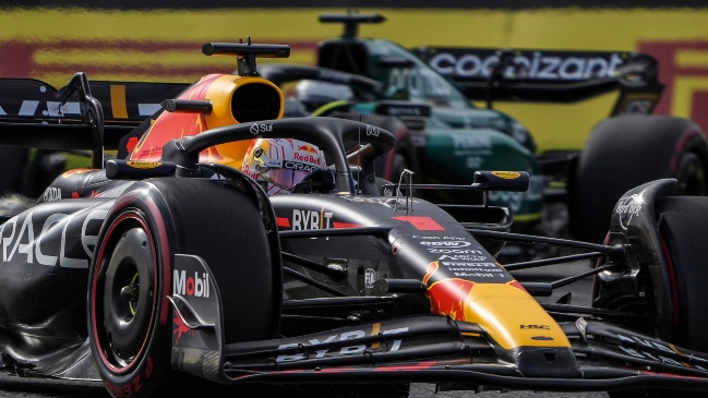 Max Verstappen ganó la pole con propiedad en Japón