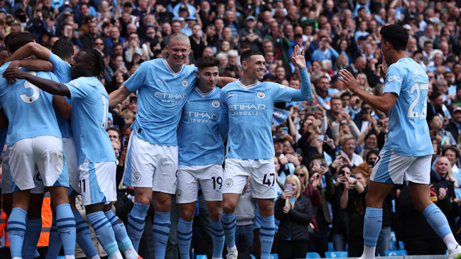 Manchester City tumbó a Nottingham Forest y sigue aferrado al liderato de la Premier