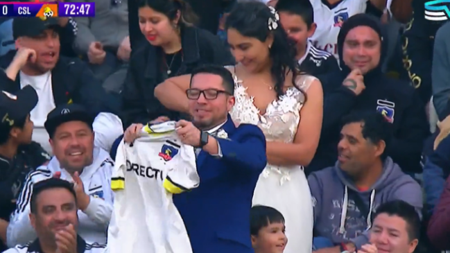 Amor incondicional: Recién casados llegaron al estadio para ver la goleada de Colo Colo