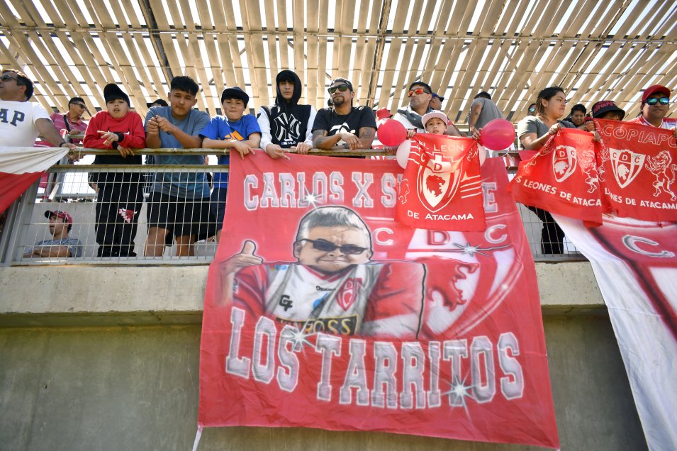 Copiapó amplió su sólido presente con Ivo Basay y mantuvo a la U sumida en su crisis