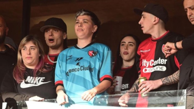 Nicki Nicole y Peso Pluma se robaron las cámaras en caída de Newell’s