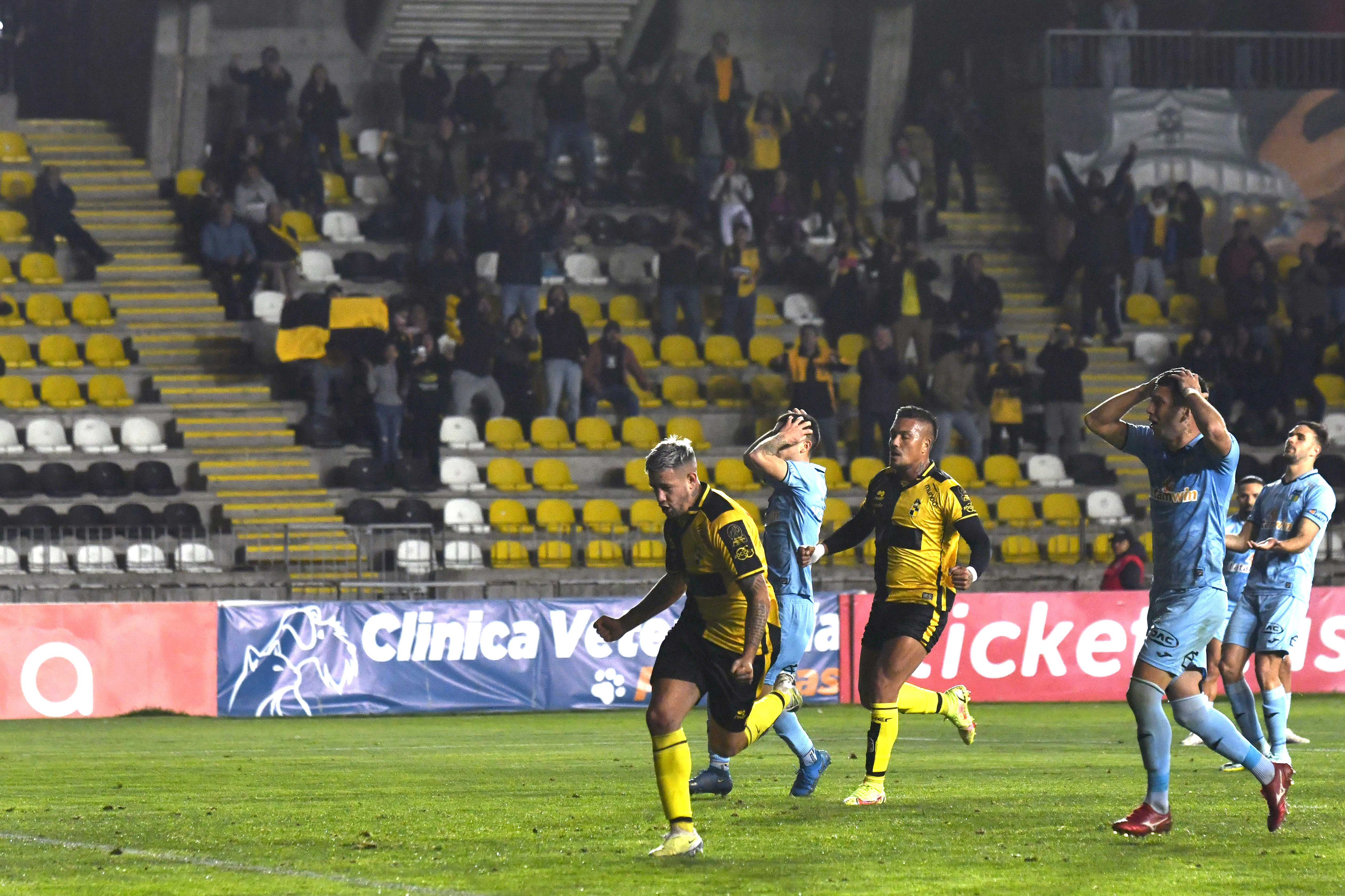 Delegación Presidencial se querellará contra sujeto que lanzó pirotecnia en duelo de Coquimbo y O’Higgins