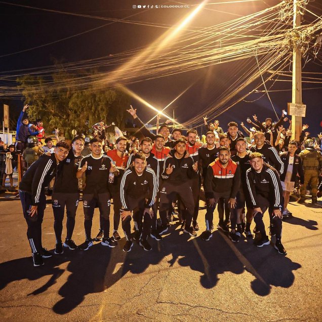 Jugadores de Colo Colo compartieron con hinchas en Calama previo a la semifinal con Cobreloa