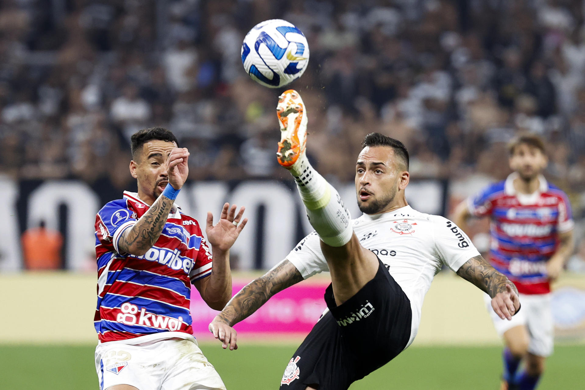 Corinthians y Fortaleza empataron y dejaron abierta la llave de semifinales en la Sudamericana