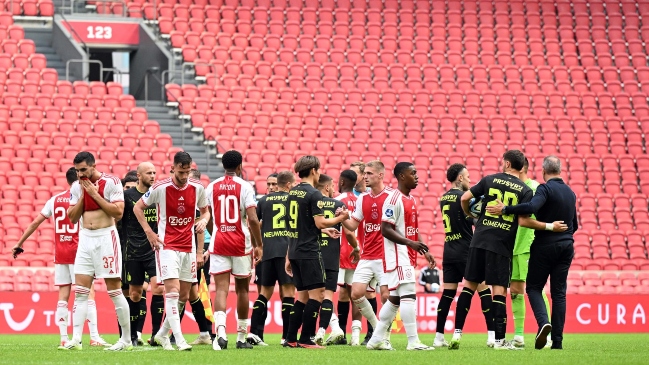 Feyenoord goleó a Ajax en clásico neerlandés que había sido suspendido por incidentes