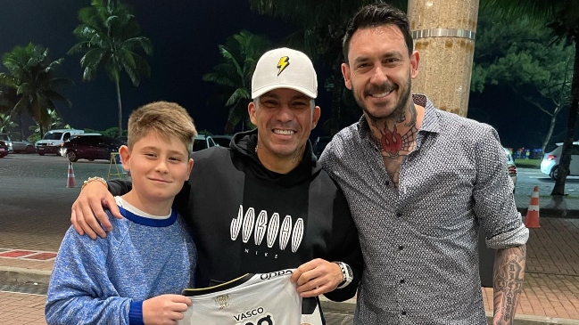 Mauricio Pinilla en Río de Janeiro: “Visitando al tío Gary Medel, que siga rompiéndola en Vasco”
