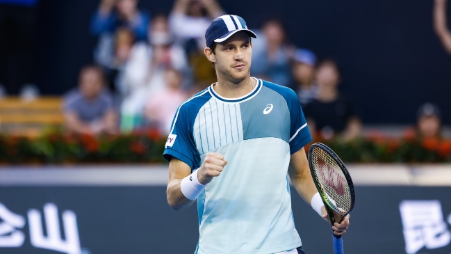 Nicolás Jarry tuvo una inspirada jornada y venció a Tsitsipas en Beijing