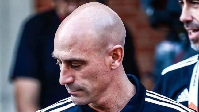 Excompañero de Rubiales que jugó en Chile: El beso a Jenni Hermoso fue producto de la emoción