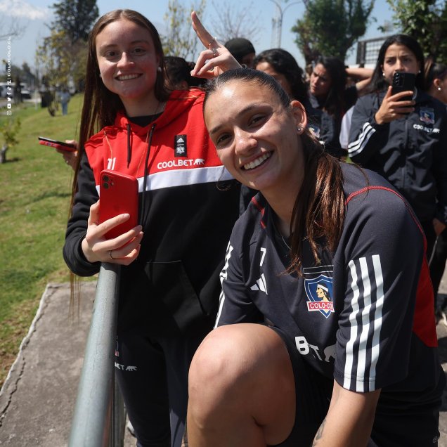 Colo Colo masculino y femenino recibieron arengazo antes de los clásicos ante la UC