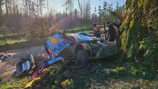 Esapekka Lappi protagonizó duro volcamiento en accidentado inicio del WRC Chile