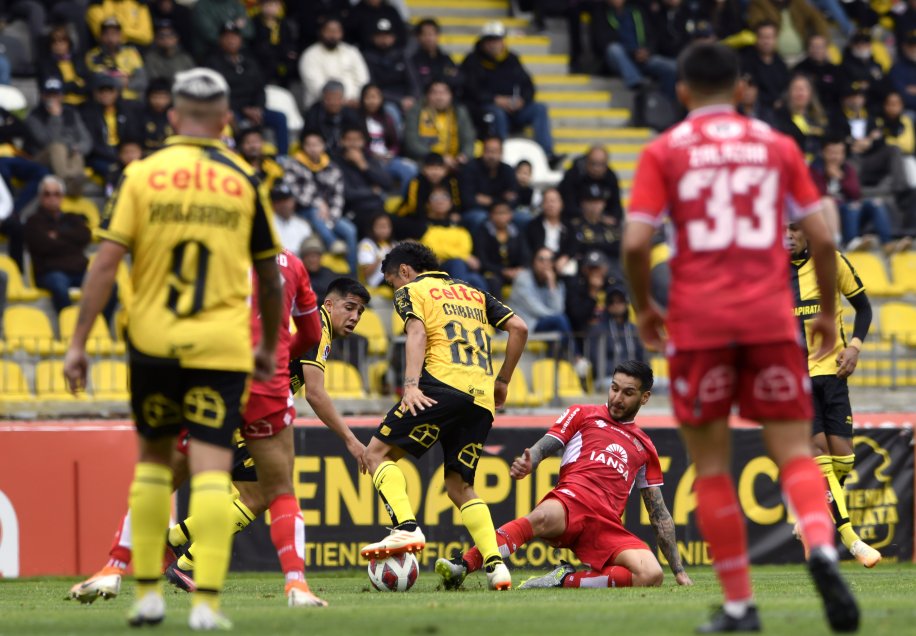 Patricio Rubio brilló con un “hat-trick” en valioso triunfo de Ñublense sobre Coquimbo