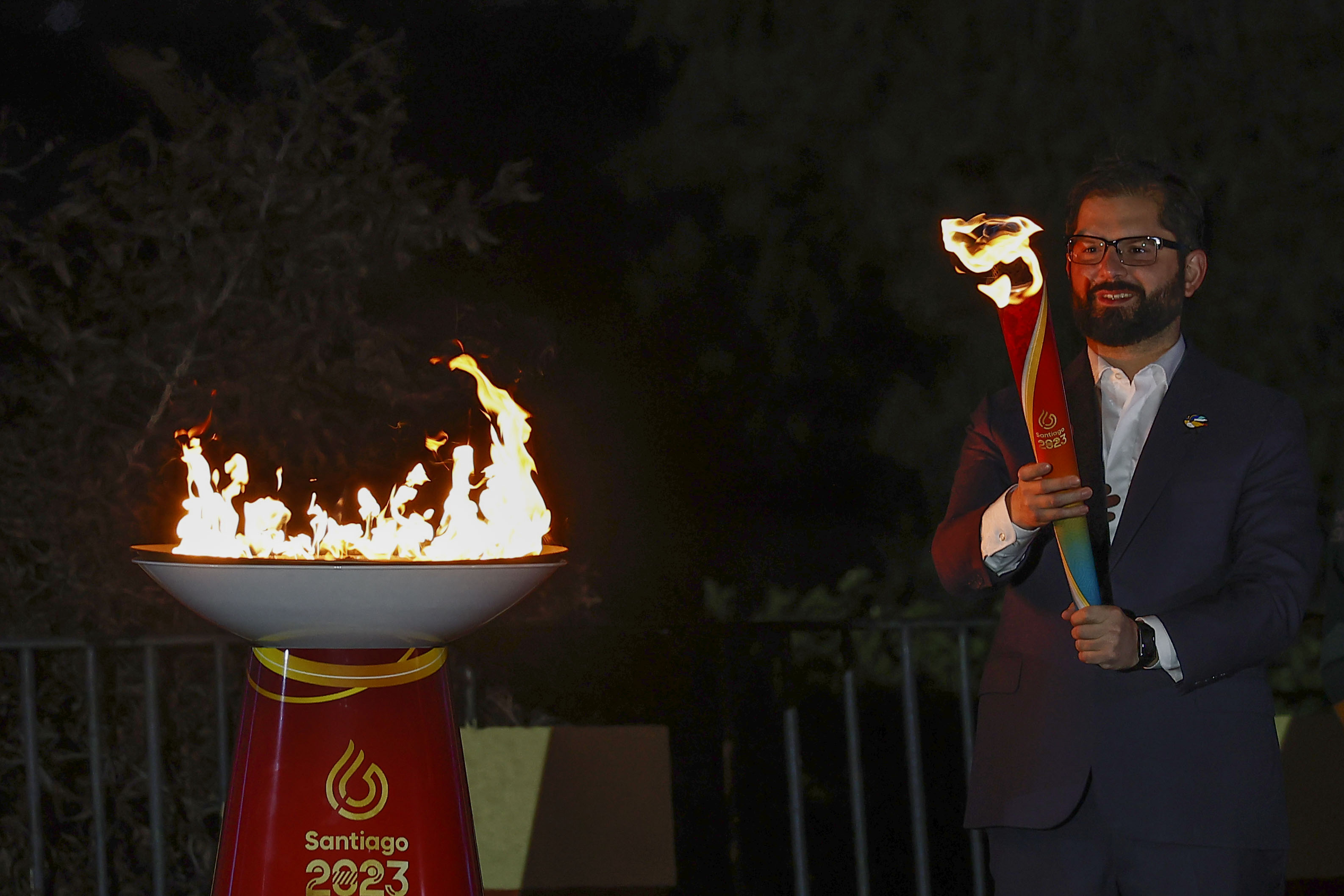 Presidente Boric recibió el Fuego Panamericano: Santiago 2023 es unidad y alegría