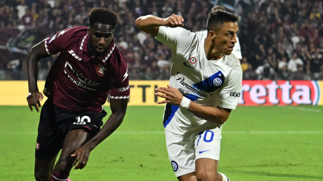 “No crea peligro real”: Prensa italiana criticó a Alexis por su actuación ante Salernitana