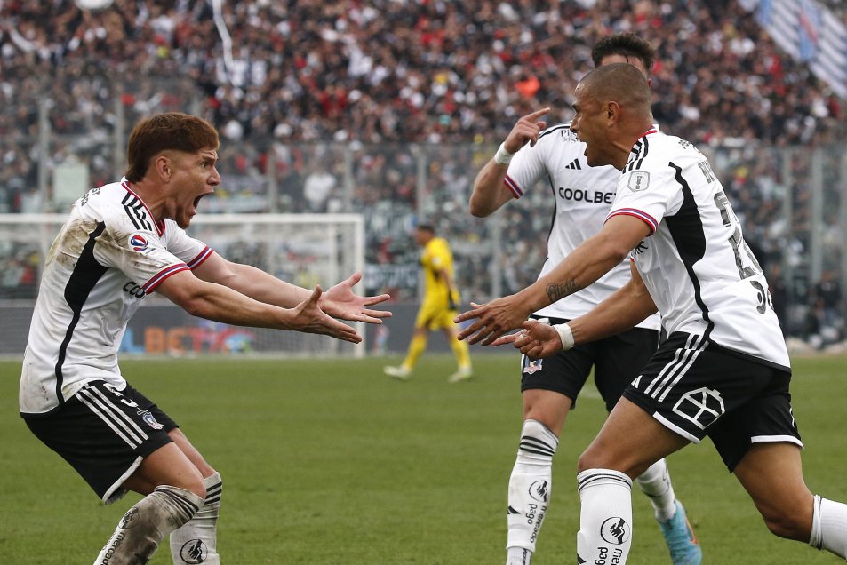 Colo Colo desató la euforia en el Monumental con los goles de Benegas y Pizarro a la UC