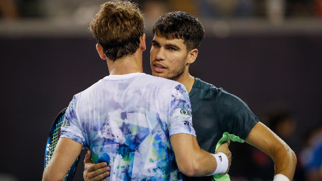 Carlos Alcaraz despachó a Casper Ruud y avanzó en Beijing