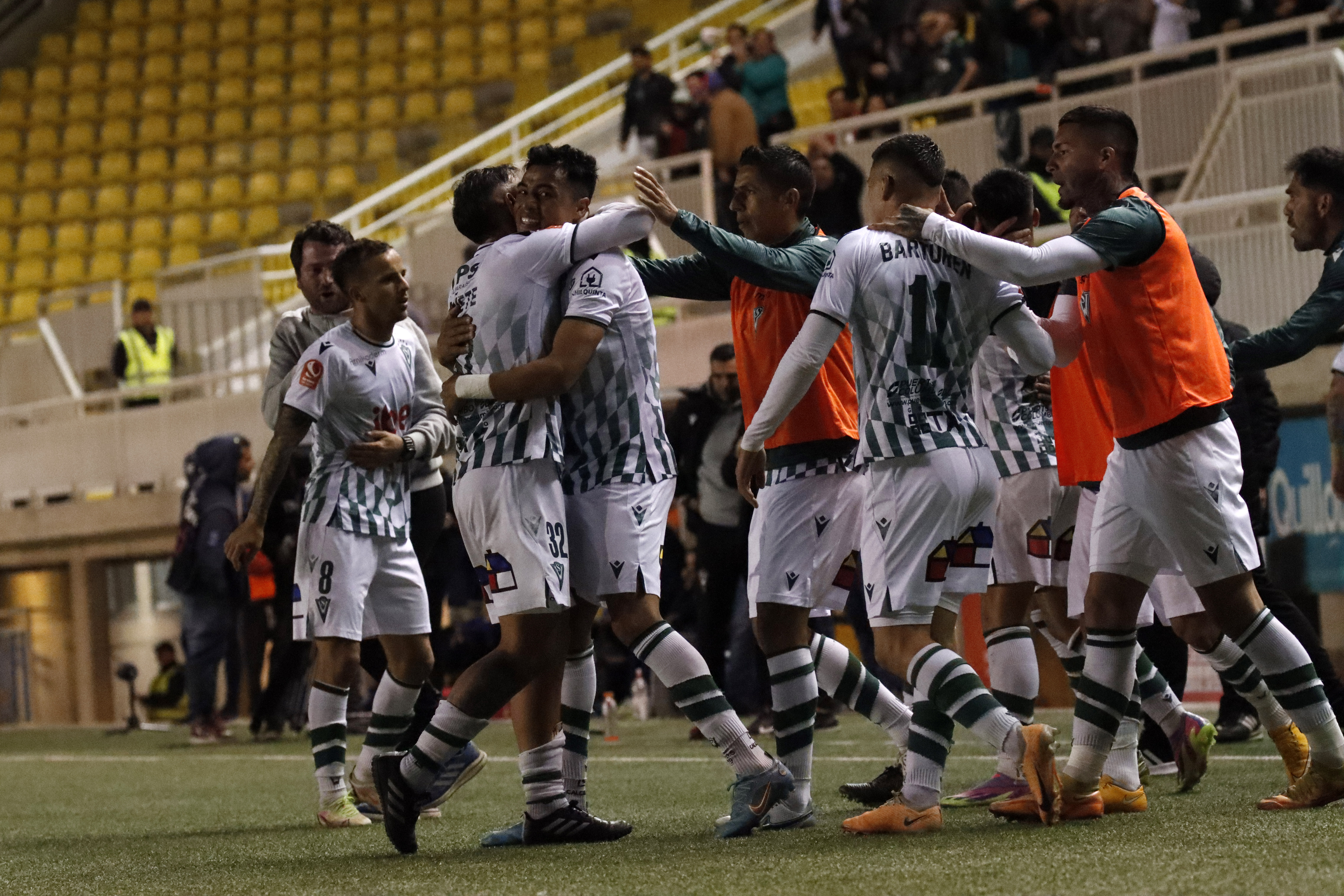 Santiago Wanderers batió a Barnechea y alcanzó a Cobreloa en la cima del Ascenso
