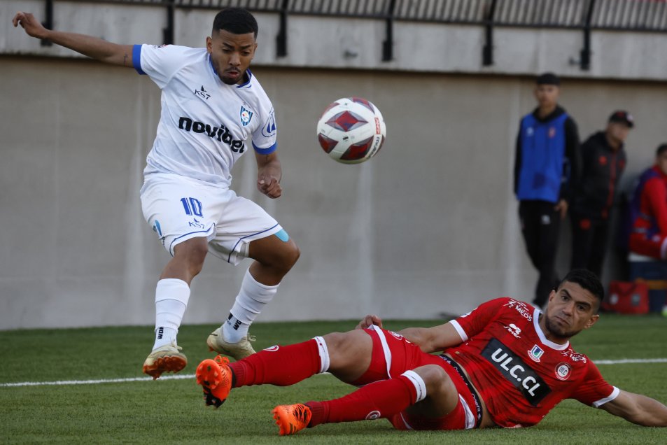 Huachipato sigue firme en la pelea por el título tras tumbar a La Calera en el “Nicolás Chahuán”