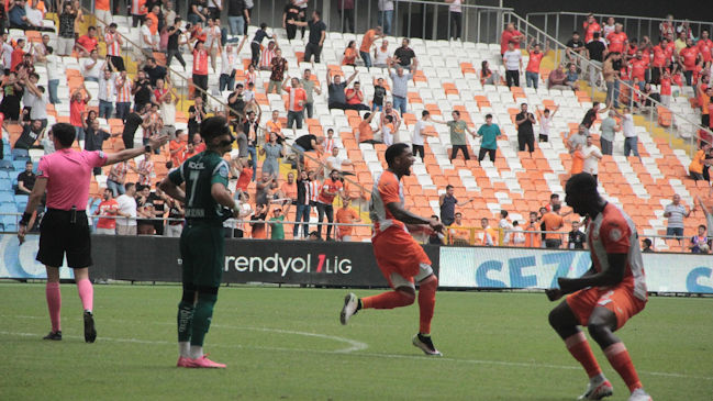 Junior Fernandes brilló con un “hat-trick” en goleada de Adanaspor sobre Giresunspor