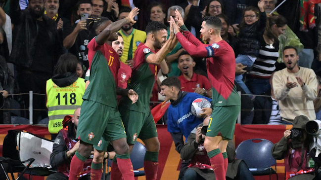 Portugal batió a Eslovaquia con doblete de Cristiano y selló su clasificación a la Eurocopa