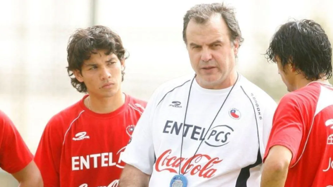 “Del fútbol no te vas a despedir nunca”: El sentido mensaje de Bielsa a Matías Fernández