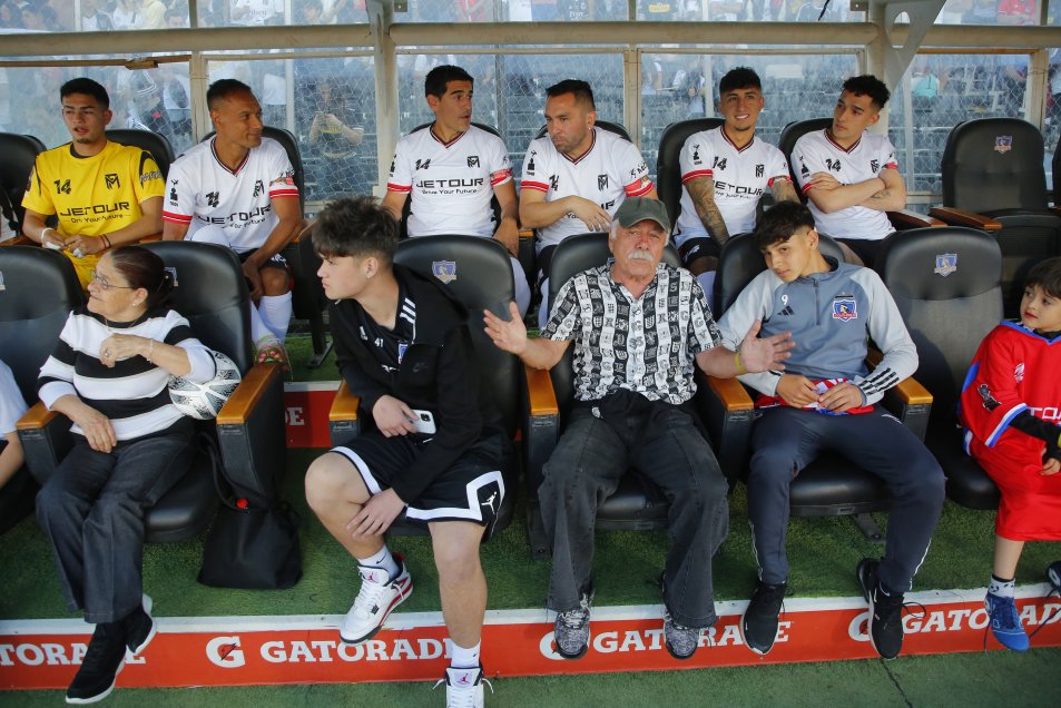 Carlos Caszely también estuvo como invitado en la despedida de Matías Fernández