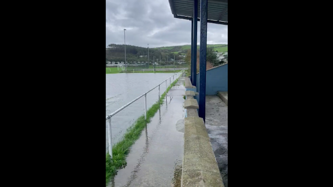 Club se tomó con humor sorprendente inundación de su cancha: “Está abierta la nueva piscina”
