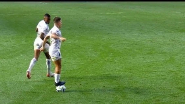 ¡Increíble! Fanática de Santos se tatuó la pisada de Yeferson Soteldo