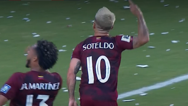 Soteldo aprovechó un regalo en la salida de Chile y abrió la cuenta para Venezuela
