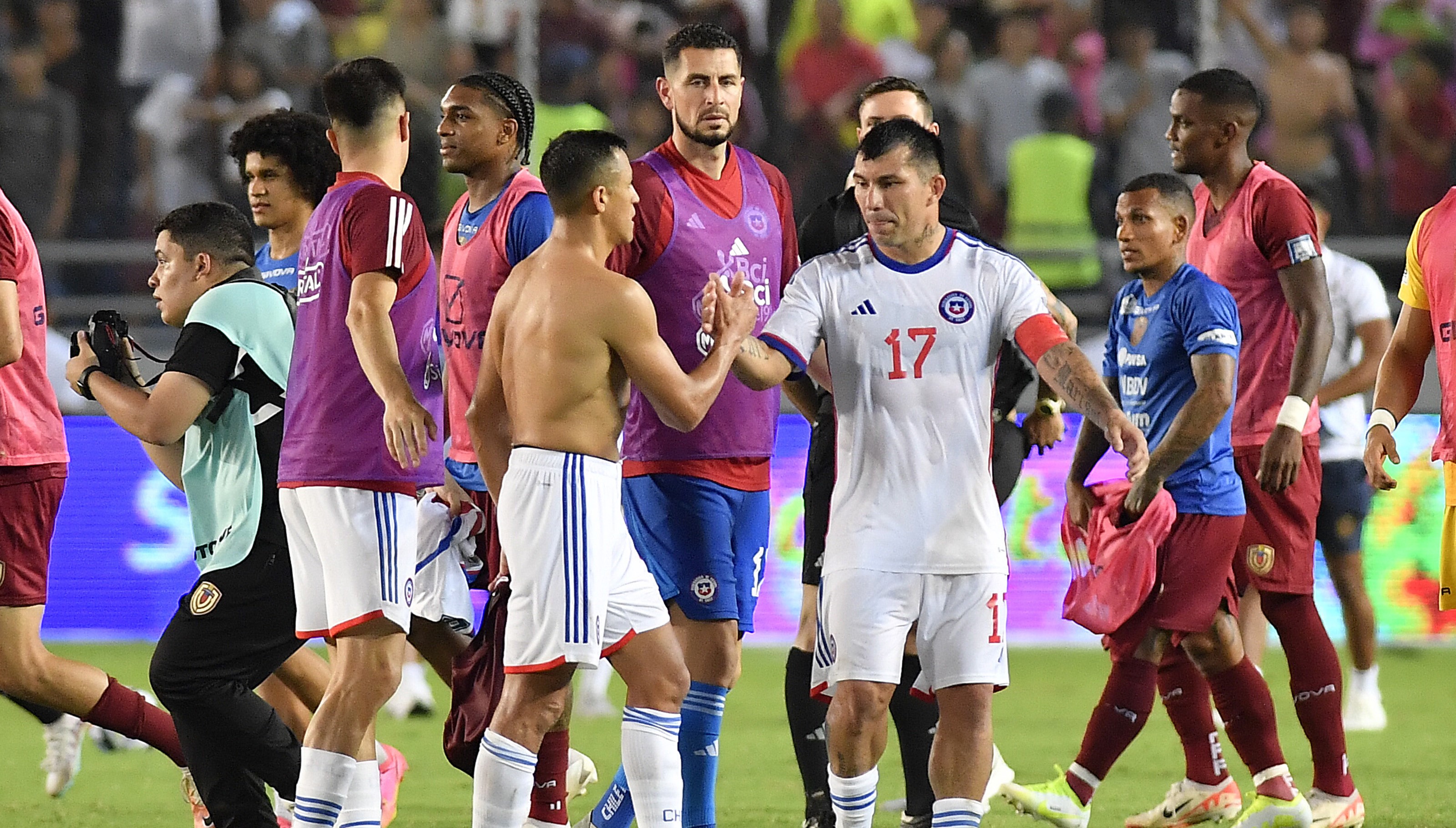 Resumen: Chile está fuera de la zona de clasificación y Argentina sigue intratable